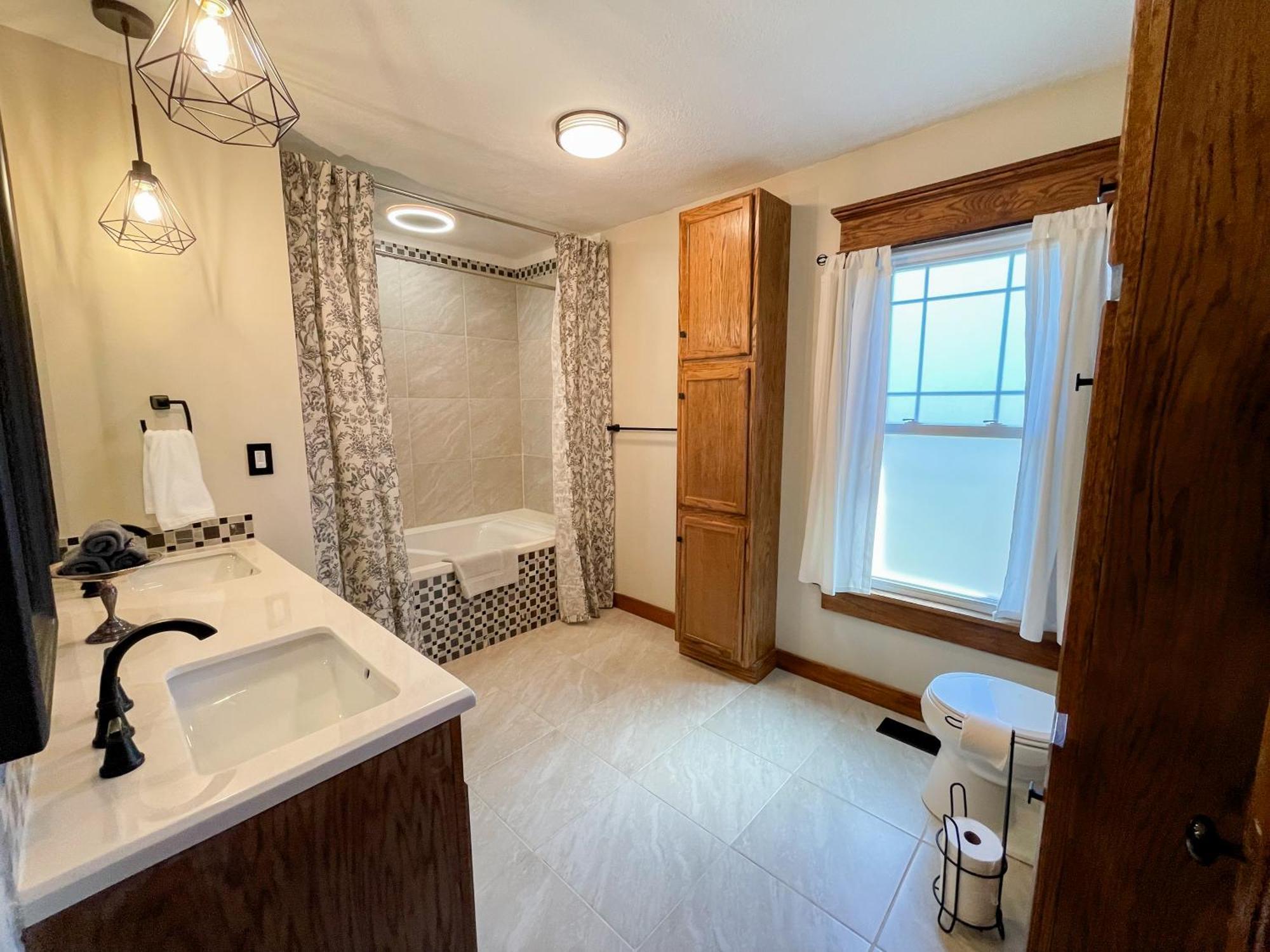 4Br-Beautiful Historic Home Millersburg Exterior foto